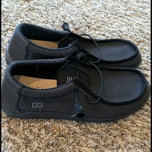 Hey dude wally Sox size 10